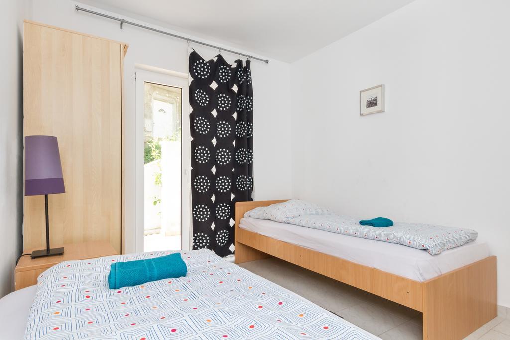 Hippocampus Apartments Mimice Room photo